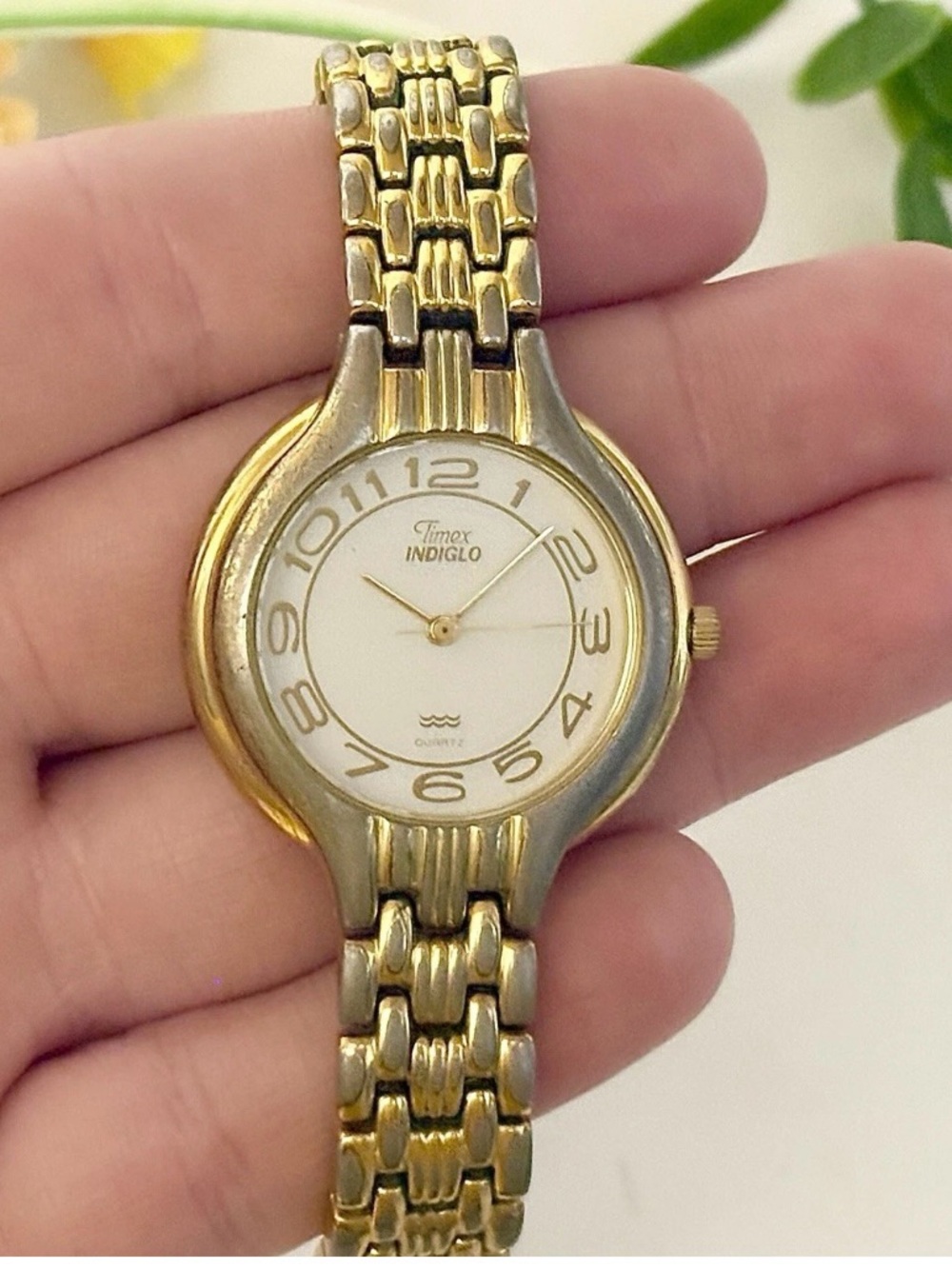 Classic Vintage Timex Indiglo Womens Gold-Tone Easy Reader Quartz Bracelet Watch